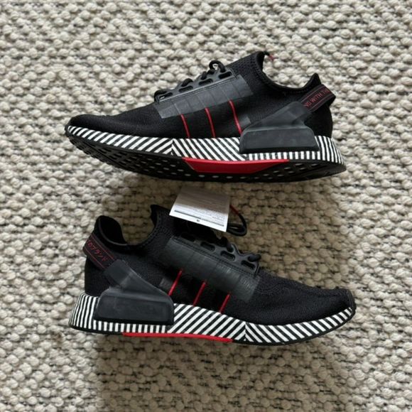 Athletic_Shoes